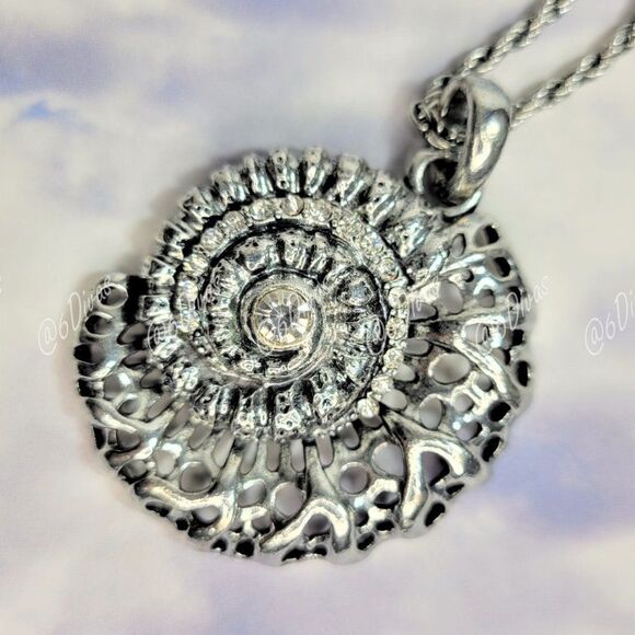 Silver Snail Pendant necklace - Picture 2 of 4